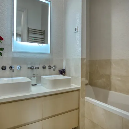 Luxueux 200m2 5ch Champs Elysees A 1min Perle Rare Lejlighed