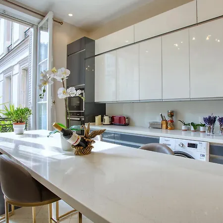 Luxueux 200m2 5ch Champs Elysees A 1min Perle Rare Lejlighed