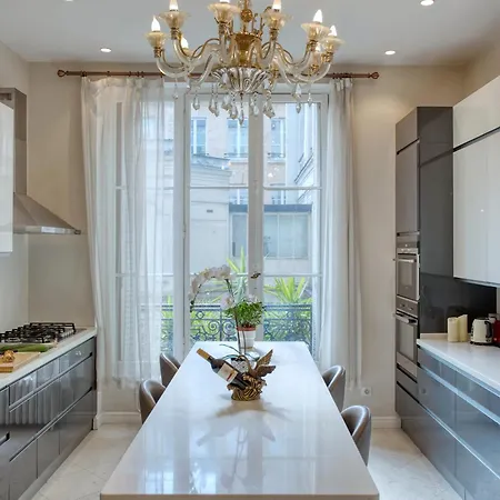 Daire Luxueux 200m2 5ch Champs Elysees A 1min Perle Rare *
