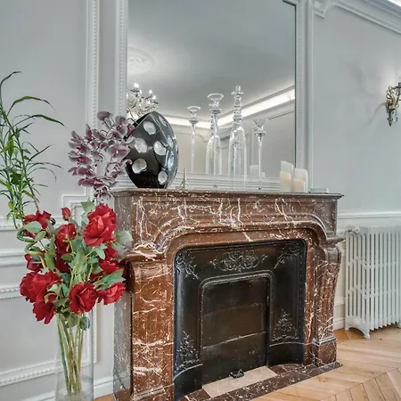 Luxueux 200m2 5ch Champs Elysees A 1min Perle Rare