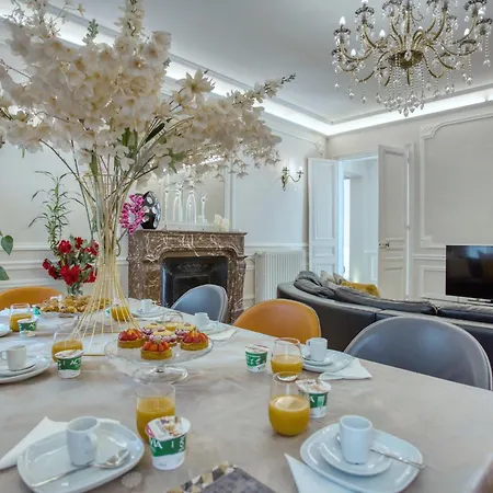 Luxueux 200m2 5ch Champs Elysees A 1min Perle Rare 公寓
