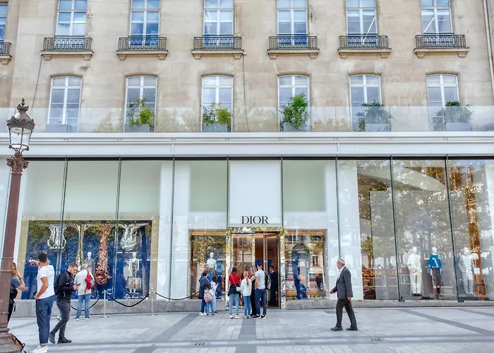Luxueux 200m2 5ch Champs Elysees A 1min Perle Rare Апартаменты *