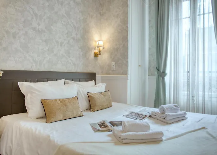 Luxueux 200m2 5ch Champs Elysees A 1min Perle Rare *