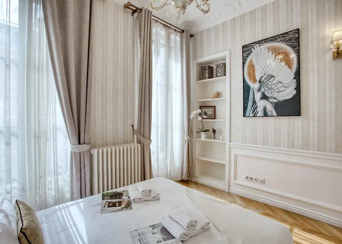 Luxueux 200m2 5ch Champs Elysees A 1min Perle Rare * Париж