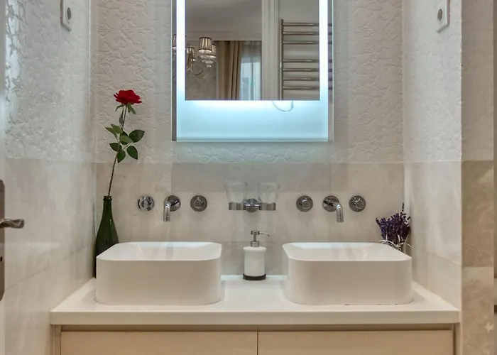 Апартаменты Luxueux 200m2 5ch Champs Elysees A 1min Perle Rare *