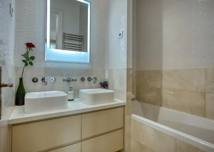 Luxueux 200m2 5ch Champs Elysees A 1min Perle Rare Апартаменты