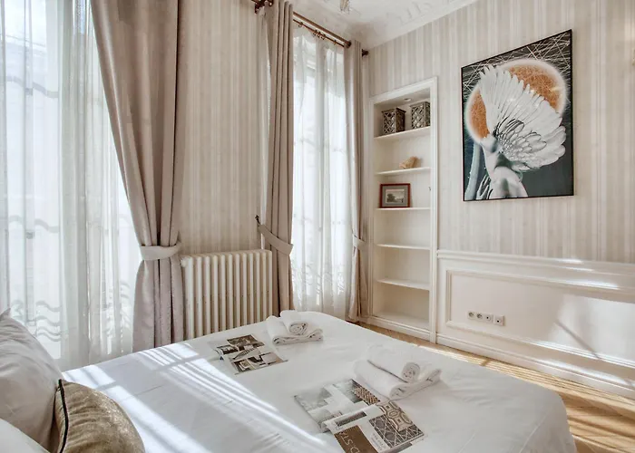 Апартаменты Luxueux 200m2 5ch Champs Elysees A 1min Perle Rare *