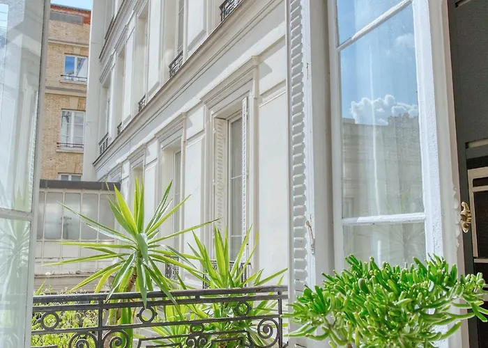Апартаменты Luxueux 200m2 5ch Champs Elysees A 1min Perle Rare