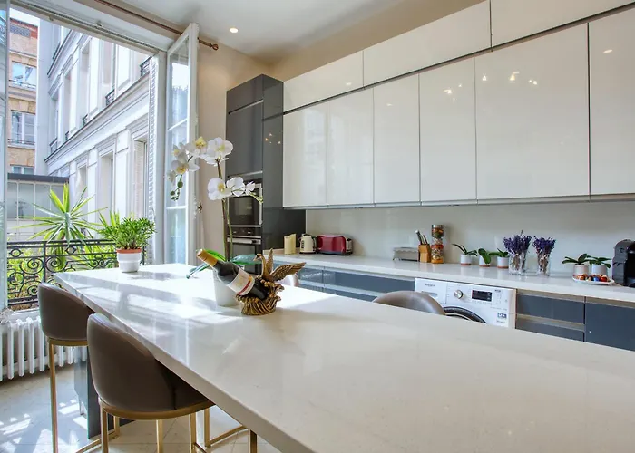 Luxueux 200m2 5ch Champs Elysees A 1min Perle Rare Апартаменты