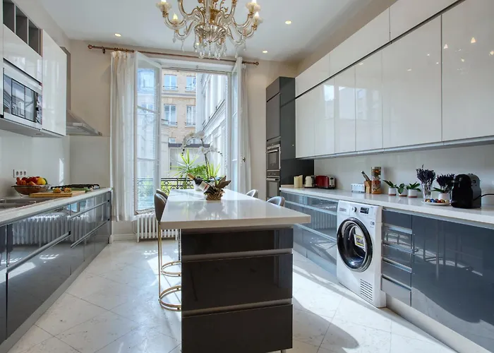 Luxueux 200m2 5ch Champs Elysees A 1min Perle Rare Апартаменты Париж