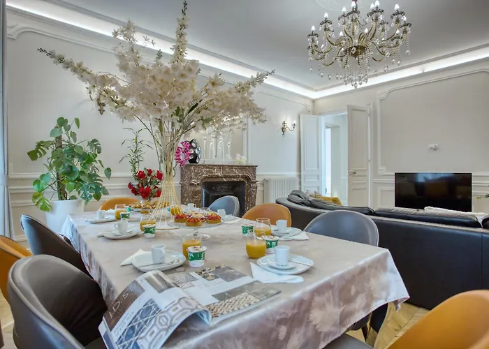 Апартаменты Luxueux 200m2 5ch Champs Elysees A 1min Perle Rare Париж
