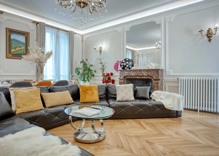 Апартаменты Luxueux 200m2 5ch Champs Elysees A 1min Perle Rare Париж
