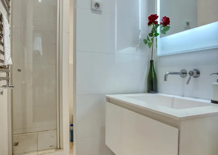 Апартаменты Luxueux 200m2 5ch Champs Elysees A 1min Perle Rare