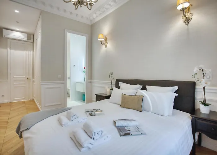 Luxueux 200m2 5ch Champs Elysees A 1min Perle Rare Апартаменты Париж