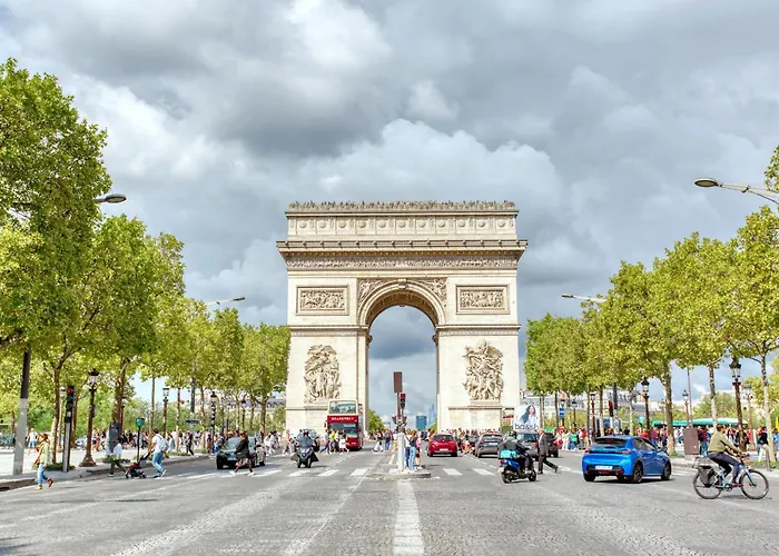 Luxueux 200m2 5ch Champs Elysees A 1min Perle Rare * Παρίσι
