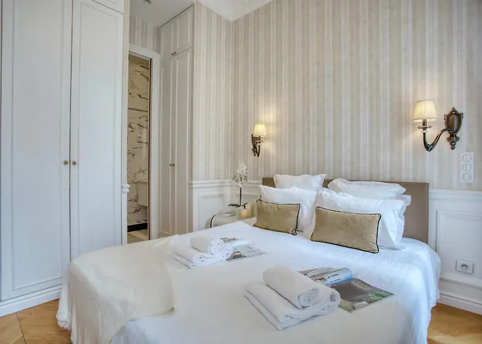 Luxueux 200m2 5ch Champs Elysees A 1min Perle Rare *