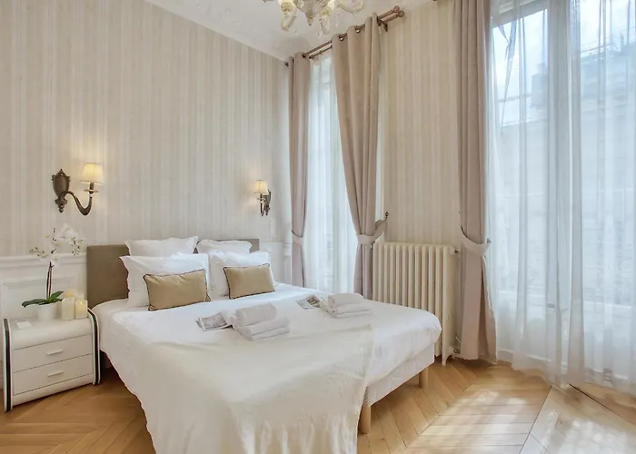 Διαμέρισμα Luxueux 200m2 5ch Champs Elysees A 1min Perle Rare *