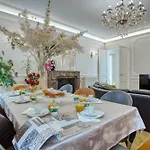 Appartement Luxueux 200m2 5ch Champs Elysees A 1min Perle Rare Parijs