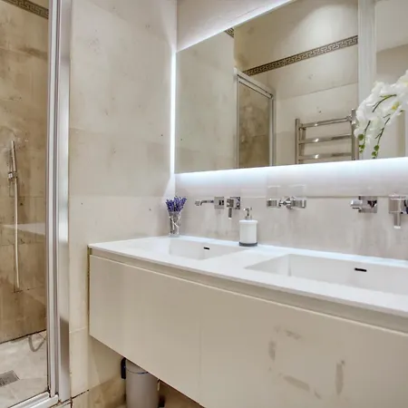 Apartamento Luxueux 200m2 5ch Champs Elysées à 1min Perle Rare