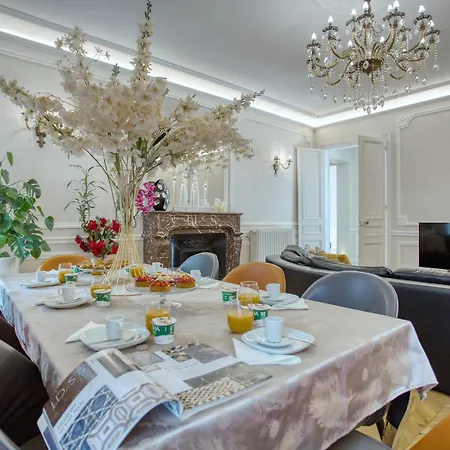 Apartamento Luxueux 200m2 5ch Champs Elysées à 1min Perle Rare Paris