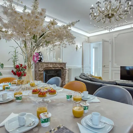 Luxueux 200m2 5ch Champs Elysées à 1min Perle Rare Apartamento