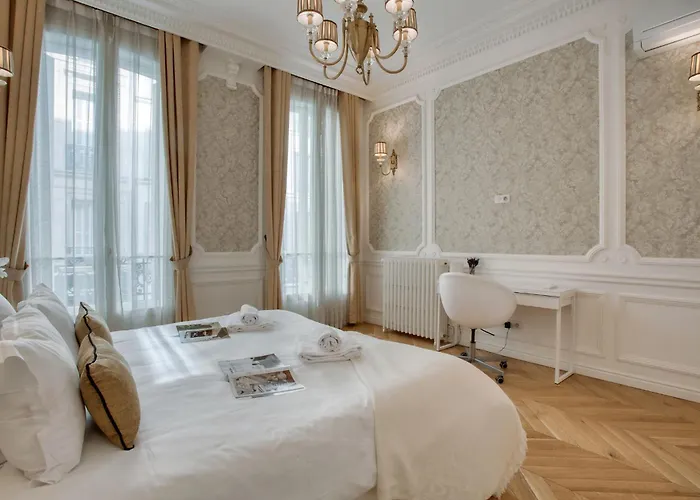 Luxueux 200m2 5ch Champs Elysées à 1min Perle Rare Appartamento *
